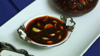 How to Make Authentic Market-Style Garlic Pickle at Home: A Step-by-Step Guide